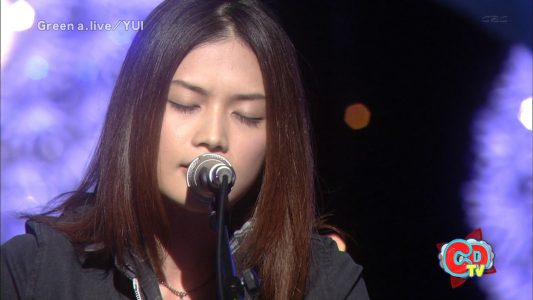 YUI performs Green a.live at Count Down TV (2011.10.09) YUI-Green-a.live-+-Talk-CDTV-2011.10.09-06-533x300