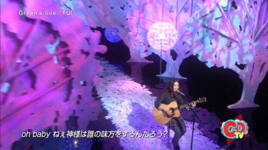 YUI performs Green a.live at Count Down TV (2011.10.09) YUI-Green-a.live-+-Talk-CDTV-2011.10.09-08-533x300